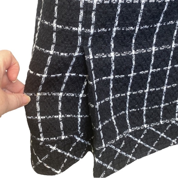 NewPort News Window Pane Design Skirt - Picture 2 of 5